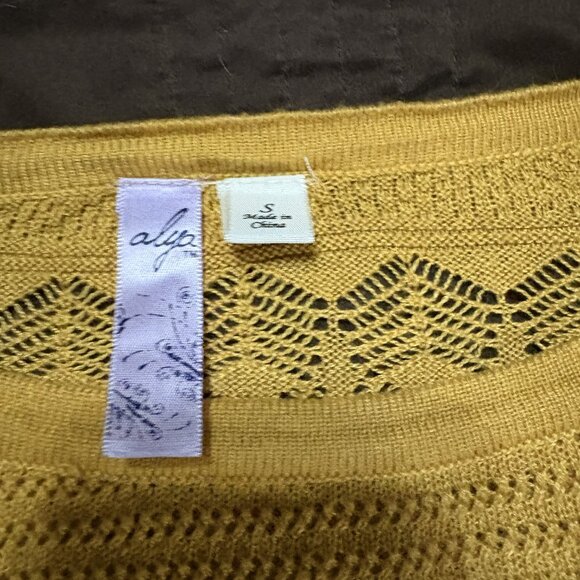 Francesca's Alya Mustard Gold Lightweight Crewneck Sweater - Picture 3 of 5